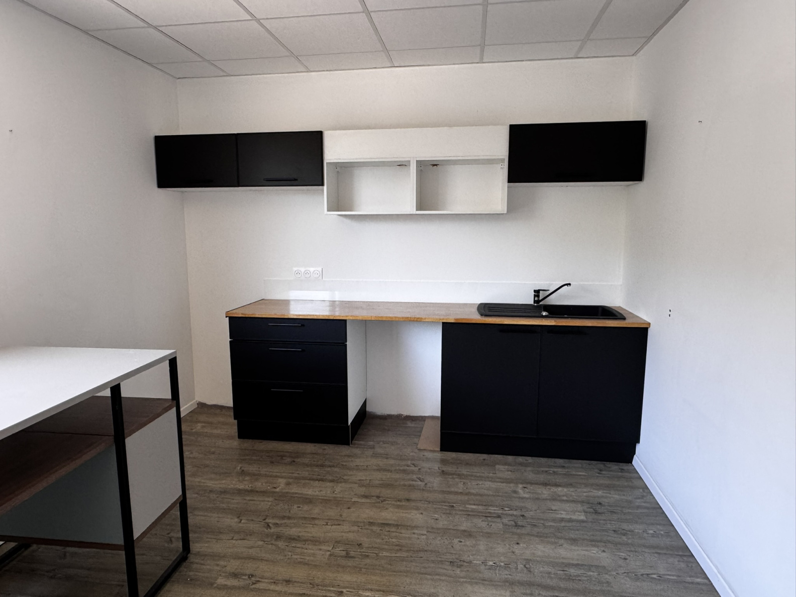 Image_, Bureaux, Fabrègues, ref :R1balcouest