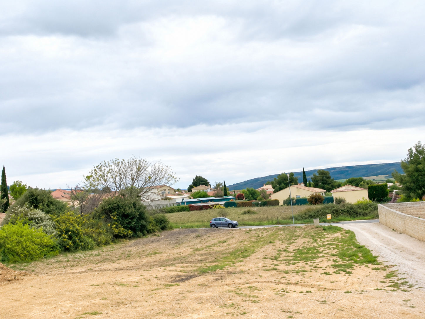 LE POUGET terrain constructible de 1053 m2